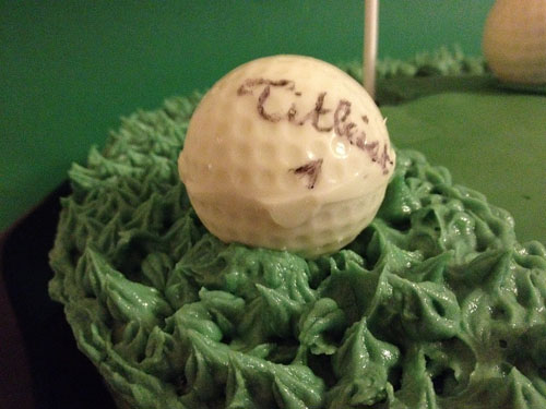 Le buttercream pelouse et notre cake pop balle de golf